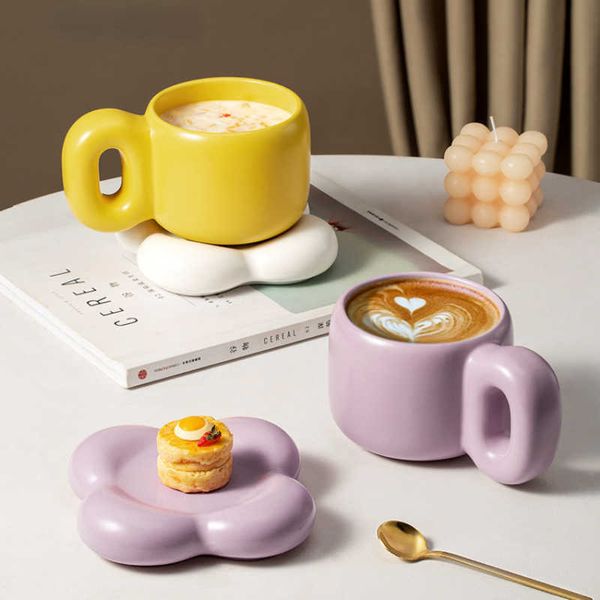 Tazze 500ml Creativo Nordic Decorazione della casa Tazza fatta a mano Piatto a forma di petalo Tazza in ceramica personalizzata Piattino Caffè Tè Torta al latte Y2210