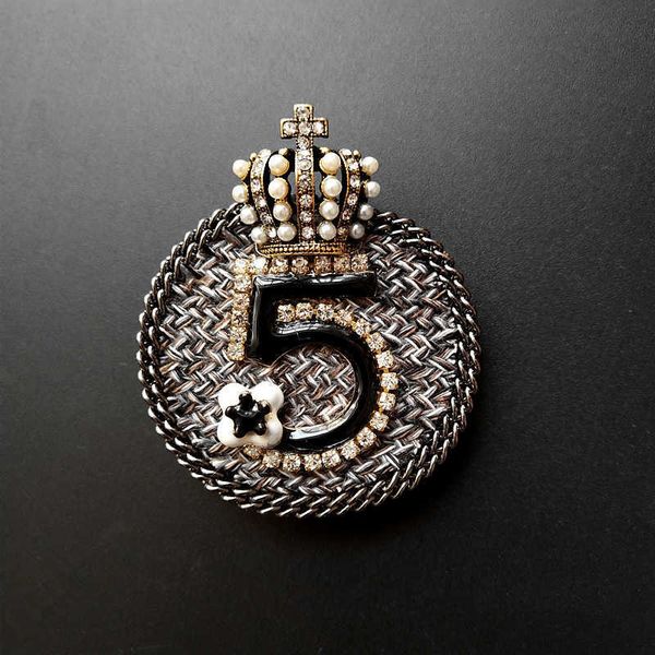 Pins Broches Design da marca Crystal Crown Broches Broches For Women Rhinone Cross Cuz Broche Pins Retro Circle Pin Jóias L221024