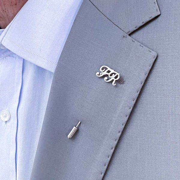 Pins Broschen Personalisierte benutzerdefinierte 1-3 Buchstaben Kragennadel Namensbrosche Edelstahl Initial Anhänger Männer LEL Abzeichen Geschenk Schmuck für L221024