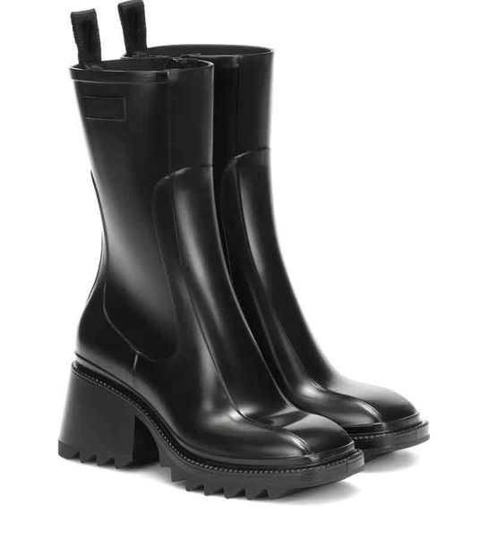 Damen-Stiefelette aus Lackleder, kurze Stiefel Betty, 75 mm, schwarze PVC-Stiefel, Gummi-Regenstiefel, Keilplattform, bequeme Schuhe, Größe 35–40