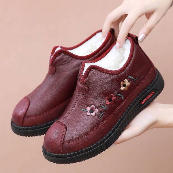 Botas de mãe de inverno elegantes bordadas com sola grossa de veludo quente ao ar livre confortável lazer antiderrapante sapatos femininos