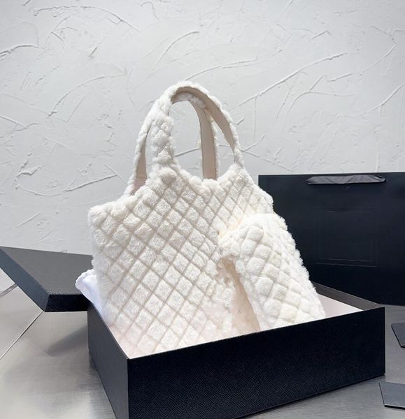 Bolsas de ombro acolchoadas de lã de grande capacidade Teddy grande bolsa de bolsa feminina Rhombus Lattice embreagem de luxo Bolsas de trabalho designer pacote de compras de inverno