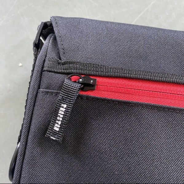 Mode Stilvolle Trapstar Irongate T Messenger Bag 2 0 Schwarz Rot Cross Body Handtaschen und Geldbörsen Canvas Umhängetaschen und Geldbörse Neue 311V