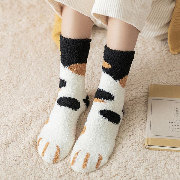 Socken Warme Socken im Herbst und Winter Verdickter Katzenpfotenabdruck Korallensamt weibliches Plüsch-Mittelrohr