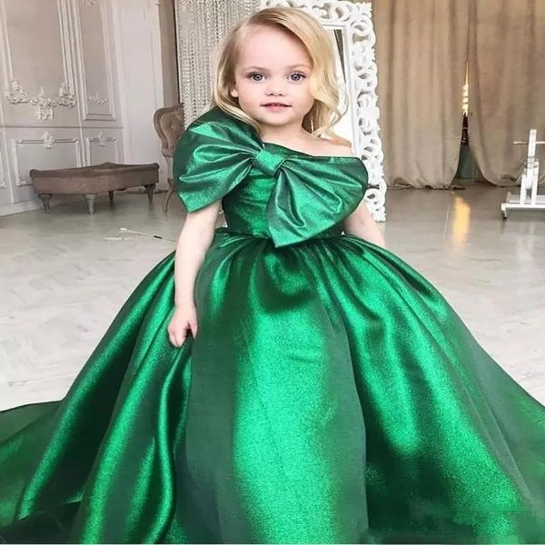 Güzel zümrüt yeşil çiçek kız elbise bir omuz kapağı kollu büyük yay süpürme treni küçük çocuklar doğum günü pageant düğün elbisesi 403