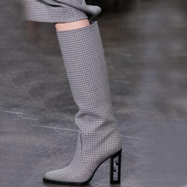 Luxuriöse Designer-Stiefel mit hohlem Holzmaserungsabsatz, Leder, gerade, kniehohe Stiefel, geformte Absätze, spitze Zehenschuhe