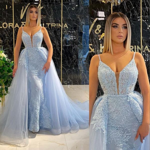 2023 Abiti da sera arabi sexy Indossare Azzurro cielo Senza spalline Illusione Applicazioni di pizzo Gonna oversize Sirena Prom personalizzato Robe De Marrige Abiti Treno staccabile