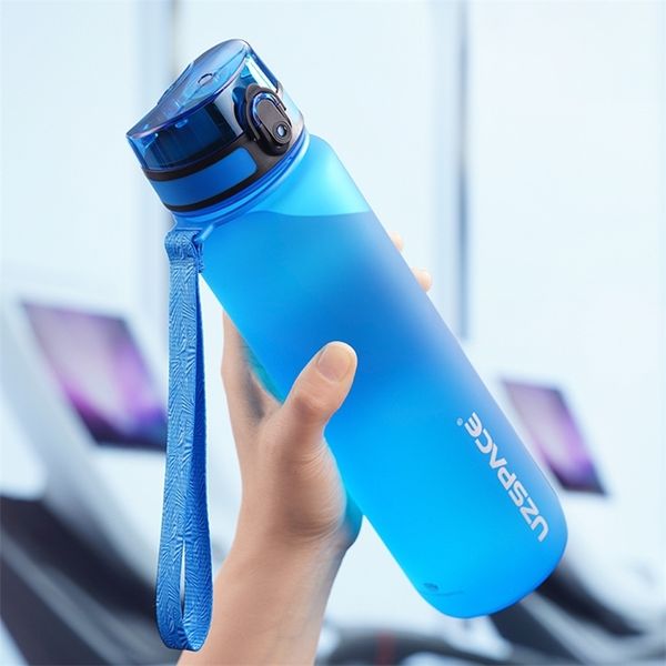 Бутылки с водой спорт 5001000 мл белкового шейкера на открытом воздухе Портабельный утечка для питьевого напитка пластиковый напиток BPA бесплатно 221025