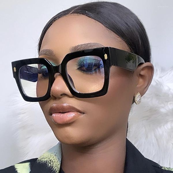 Telai da sole 2022 Fashion Big Square Optical Anti-Blue Glasses in cornice Donne Vintage Rivet Transparent Eyele Spectacles Female Spectacles