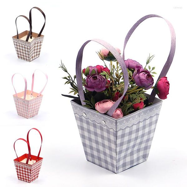 Confezioni regalo Fioriere portatili Scatole pieghevoli con manico Bouquet impermeabile Sacchetto di carta tenuto in mano Forniture per feste di nozze di alta qualità