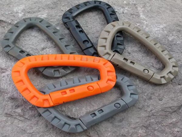 Clip a scatto con fibbia per alpinismo a forma di D, moschettone da arrampicata in acciaio plastico, portachiavi appeso, adatto per l'esercito all'aperto