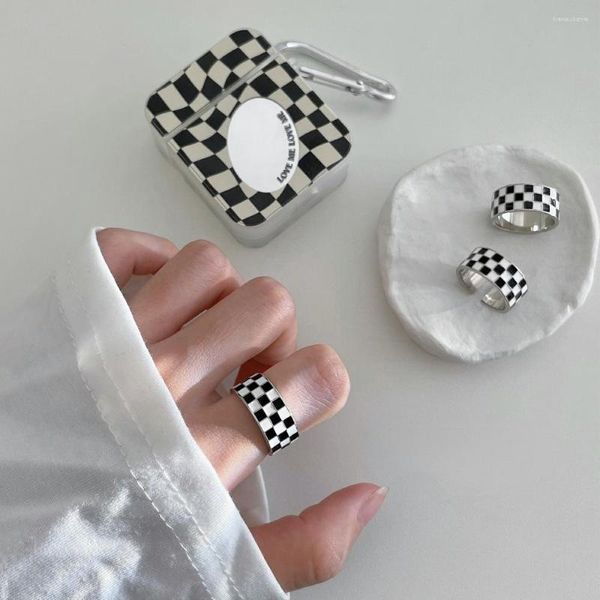 Cluster Anelli Scacchiera creativa per le donne EMO Glamour Check in bianco e nero Gioielli per feste Regali 2022 Tendenze moda