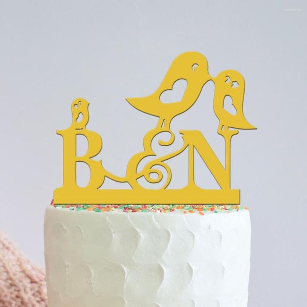 Forniture festive personalizzate le tue iniziali Wedding Cake Topper Coppia di uccelli Baby Pattern Farfalla come regalo Cartello carino personalizzato per