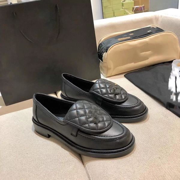 ss23 Schwarze Loafer-Schuhe, flache Schuhe, Top-Designer, Laufsteg, Damen, formelle Kleidung, Lok Fu-Schuhe, einfarbig, schlichtes Design, 100 % Ledersohle, enthält Boxen und Taschen