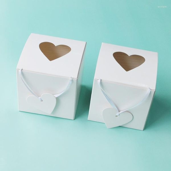 Confezione regalo 50/100 pezzi Scatola di carta per caramelle amore creativo Confezione di biscotti bianchi per piccoli matrimoni con decorazioni per feste con finestra trasparente a forma di cuore