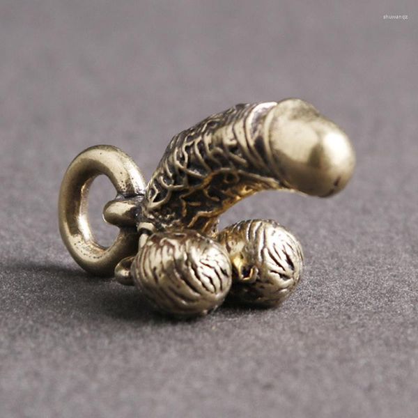 Chaveiros 1pc brass masculino de pingente de pingente de pingente divertido simulação galinha personalidade mini genitals carro