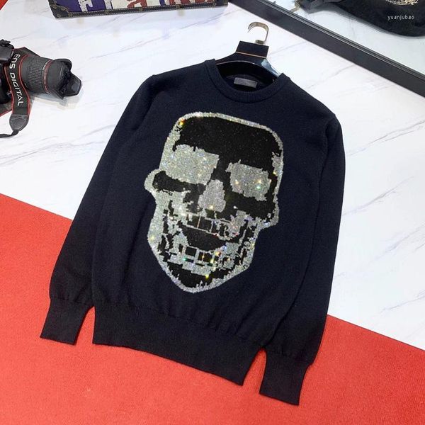 Maglioni da uomo Harajuku Top lavorato a maglia bianco e nero Maglione da uomo di alta qualità girocollo caldo strass teschio sciolto taglia grande