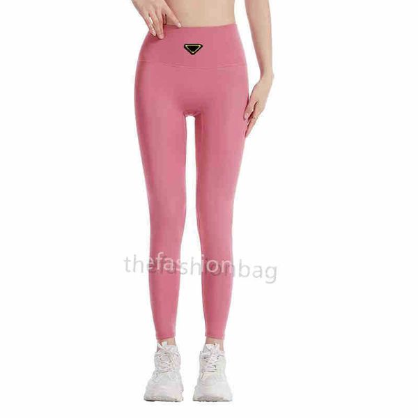 23Leggings da donna Pantaloni da yoga Lady Slim Track Pant Stocking Trouse Outwears Vita alta Sport Capris con Budge Designer Legging S-2XL