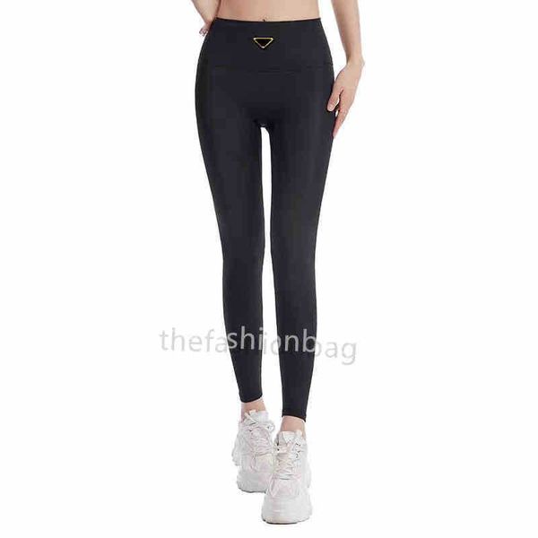 2023s Donna Leggings Pantaloni da yoga Lady Slim Track Pant Calza Trouse Outwears Vita alta Sport Capris con Budge Designer Legging S-2XL