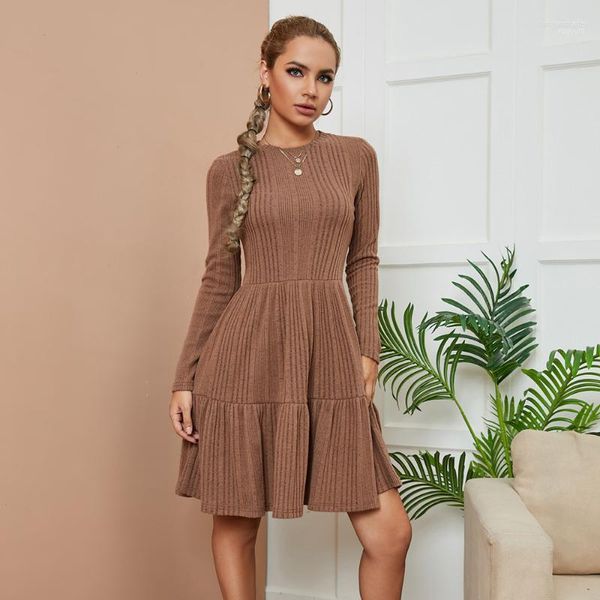 Vestidos casuais 2022 Dressão de inverno de outono Moda ocidental moda feminina cor de cor sólida malha redonda de manga longa cintura alta