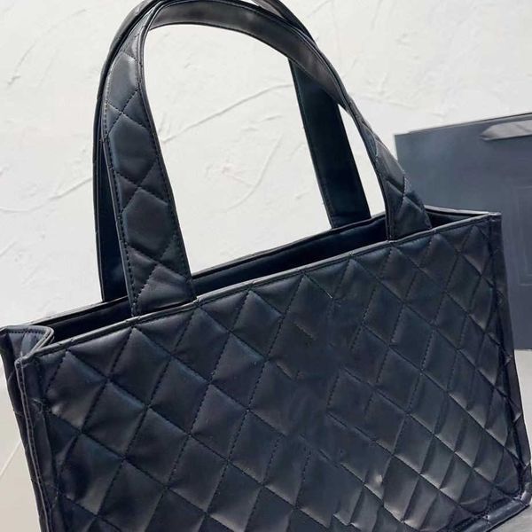 Top Designer Handtaschen Umhängetaschen Tote 2023 Neuer Stil Vielseitig Große Kapazität Einkaufstasche Damen Messenger Schwarz und Weiß Diamant Fabrik Direktverkauf