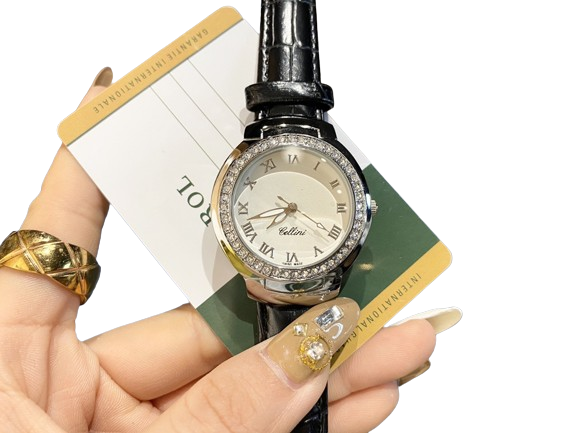 2021 Fashion Femmes Regardez la marque de luxe Brand de luxe 32 mm Calanal Diamant Montre-bracele