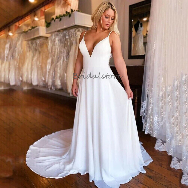 Strand boho plus size bröllopsklänningar sexig v nack spets spaghetti remmar brud klänning elegant vit satin svep tåg land brud klänning 2024 chic vestidos de novia