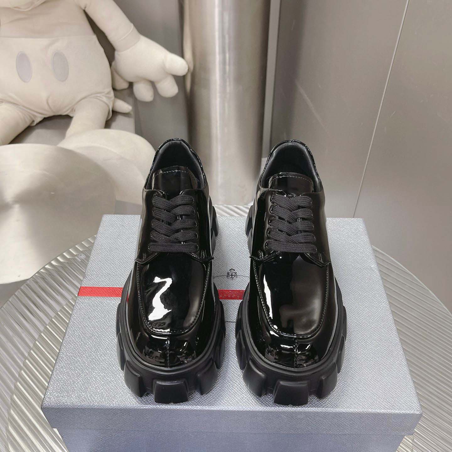 2024 Nieuwe stijl Casual schoenen Nubuck Leather Monolith Loafers Gear Platform Platform Schoenen Wedding Party Diapason Doorheme monoliet Borde lederen veterschoenen