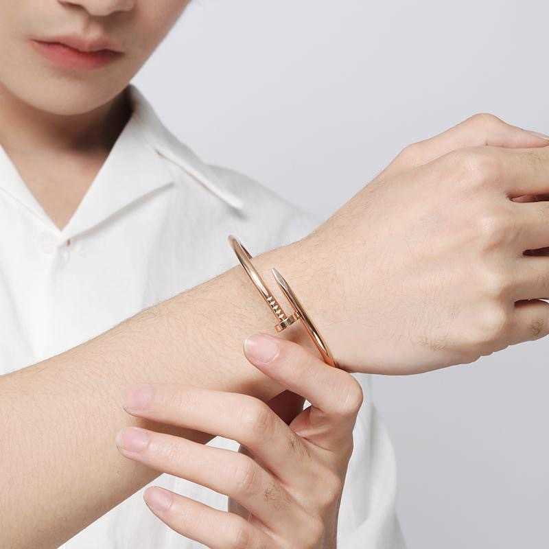 Classic et un couple coréen japonais bracelet ongle simple femme de personnalité créatrice de création de la personnalité de la création de section masculine i0lw 295121 nd