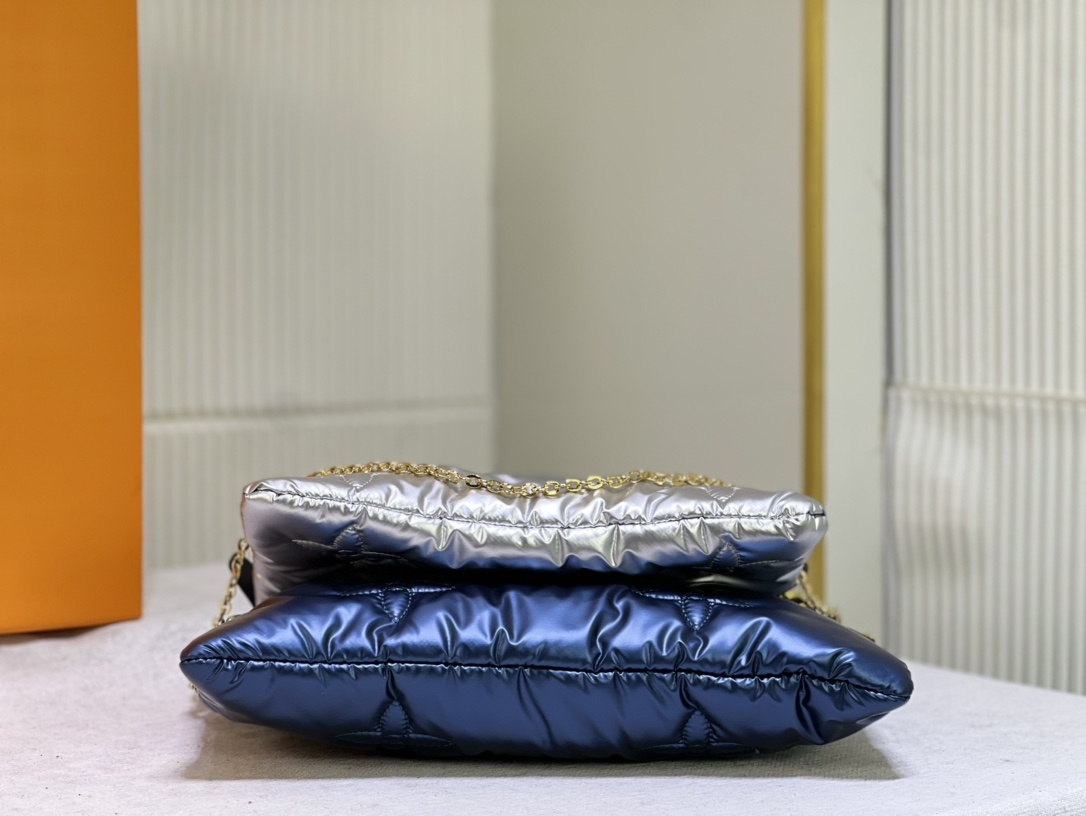 Blue Pillow Mt Maxi Designer Messenger Bag Luxury Tote Kvinnors Vinter Varma handväska Ekonyl Nylontillbehör Rund mynt Purse Kvinnor Flower 3-stycksuppsättning M21056 M57899