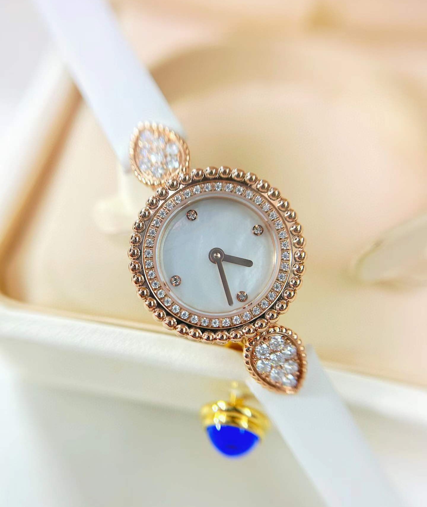 23mm 2024 new luxury drop water quartz watch serpent boheme mother pearl shell Diamond wristwatch vintage round ball shell clock