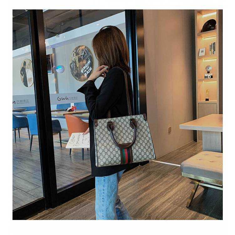 2024 New Designer womens crossbody shoulder Small WomensN ewE uropeana ndA mericanF ashionL argeC apacityT oteC neS ho bag