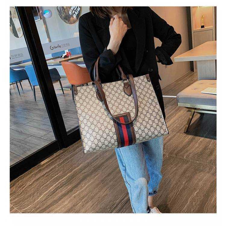 2024 New Designer womens crossbody shoulder Small WomensN ewE uropeana ndA mericanF ashionL argeC apacityT oteC neS ho bag