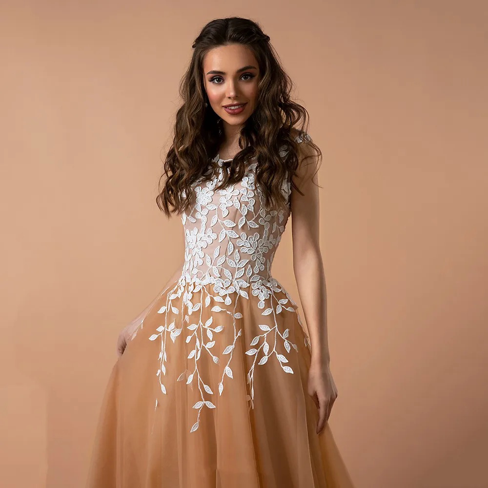 Champagne tyll prom klänning prinsessan scoop nackapplikationer spets aftonklänning ärmlösa festklänningar