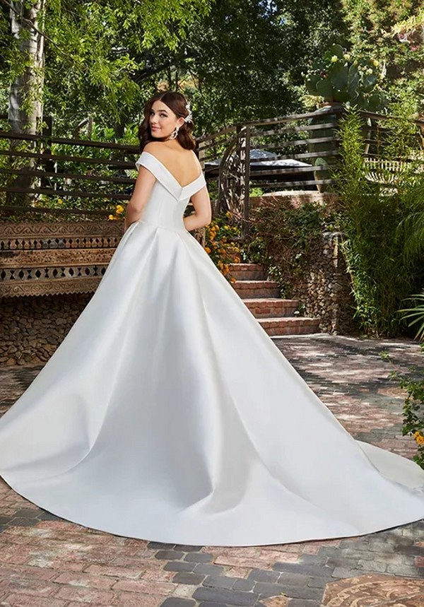 Simple Ivory Satin A Line Wedding Dresses With Pocket Sexy Off Shoulder Plus Size Elegant Bridal Gowns Boho Garden Sweep Train Bride Reception Robes de Mariee CL3155