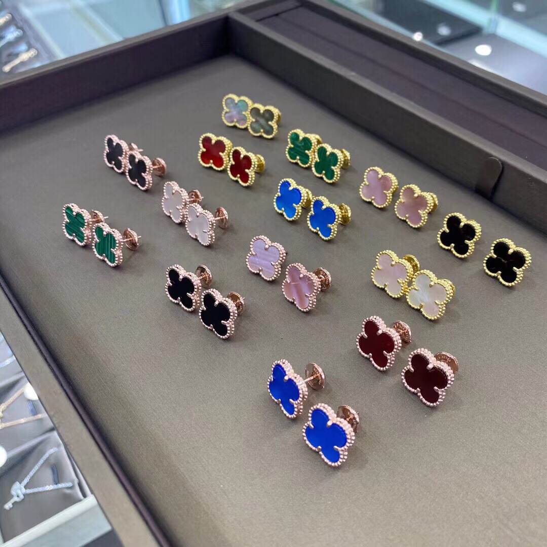 Klavertje vier meisjes oorbellen parelmoer laser chalcedoon oorbellen high-end fashion hoge versie schattige oorbellen.