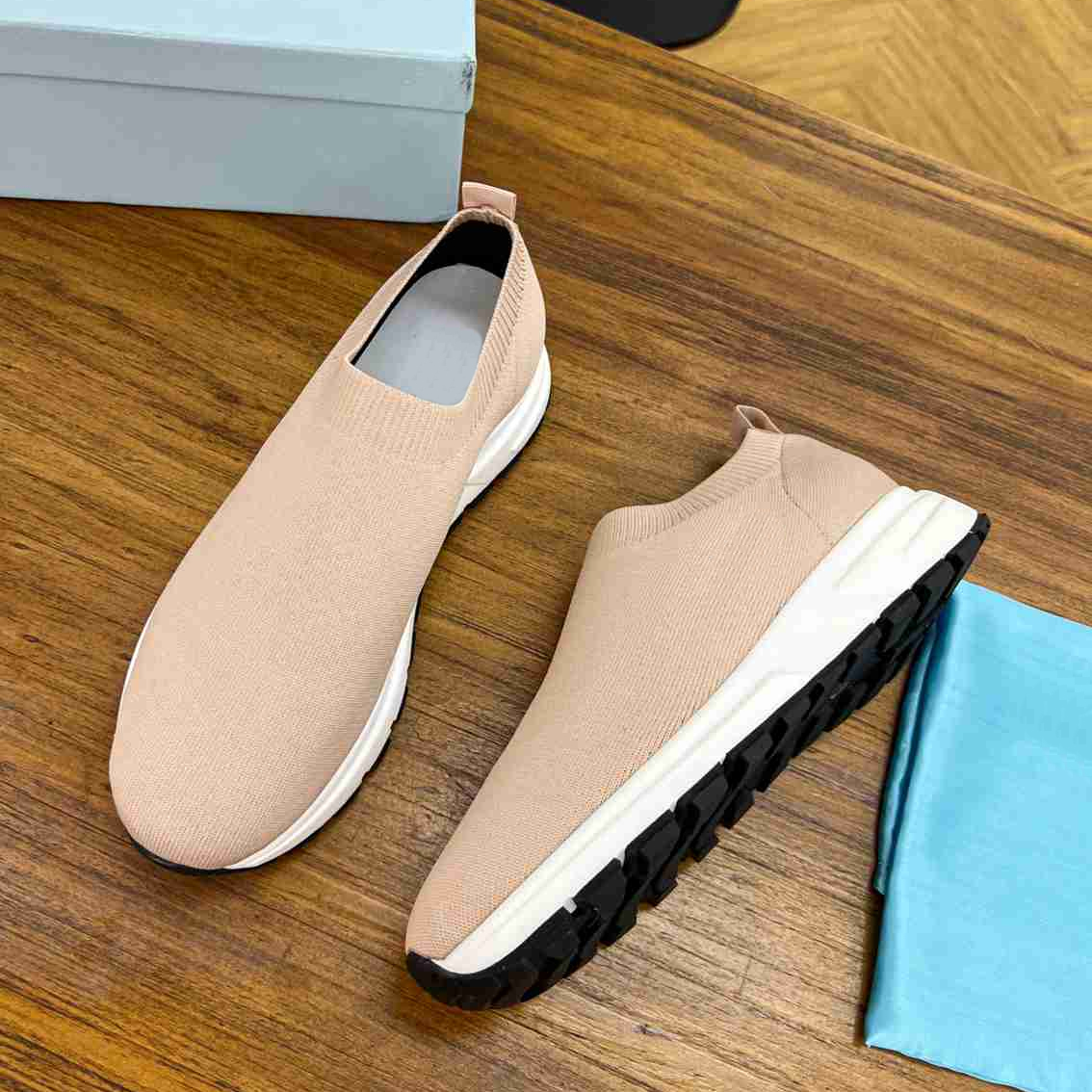 2024 NYA SOCK SOKO Män Kvinnor Speed ​​Trainer Running Shoes Material Triangel Downtown Comfort Skateboard Walking Slip-Onloafes Lazy Tide Shoe