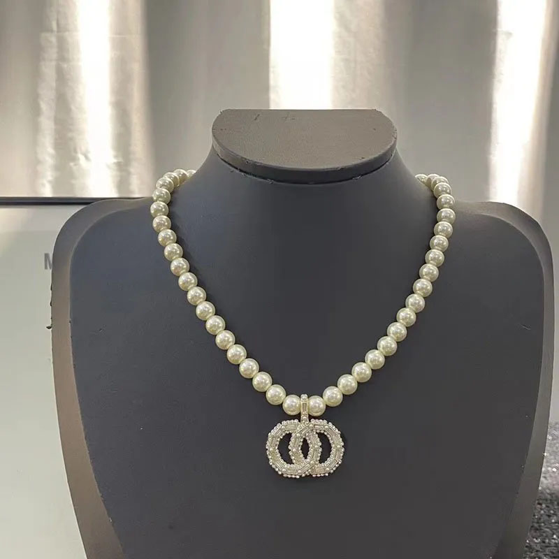 T GG 14 Estilo Corrente de Pérola Colar com Pingente de Diamante Designer para Mulheres Novo Produto Elegante Colares de Pérolas Moda Selvagem Colar Feminino Fornecimento de Joias Requintadas