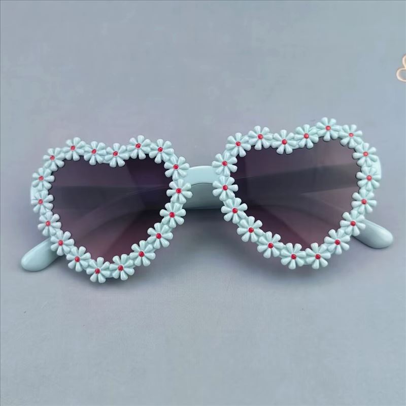 INS Girls flowers sunglasses kids love hearts frame Uv 400 beach eyewear kid's sunblock children princess adumbral S0372