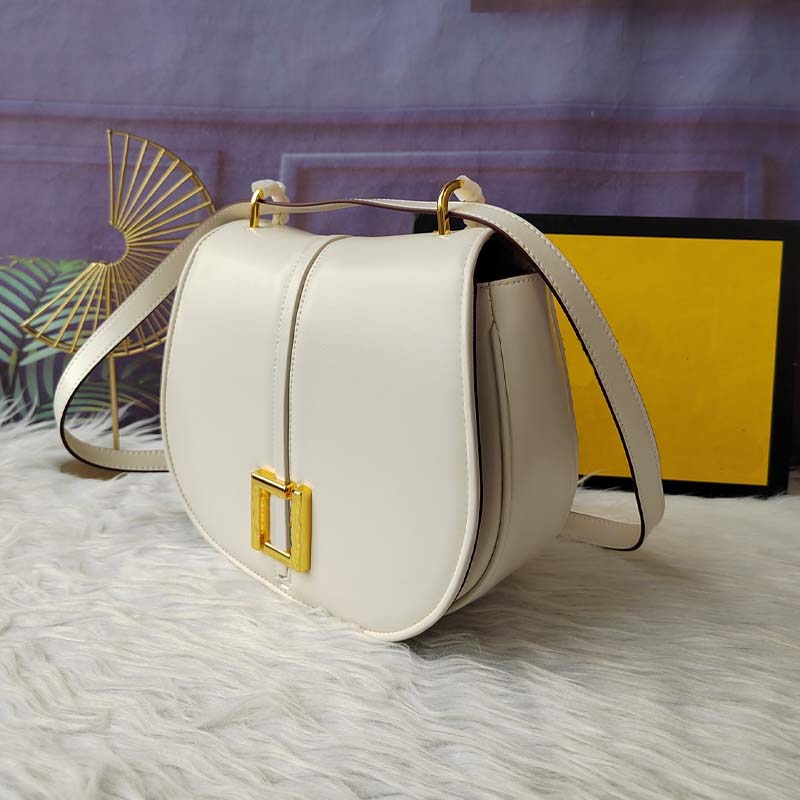 Hoogwaardige modeontwerper van hoge kwaliteit, luxe damestas Mode koeienhuid witte middelgrote handtas met lange clamshell metalen letters logo