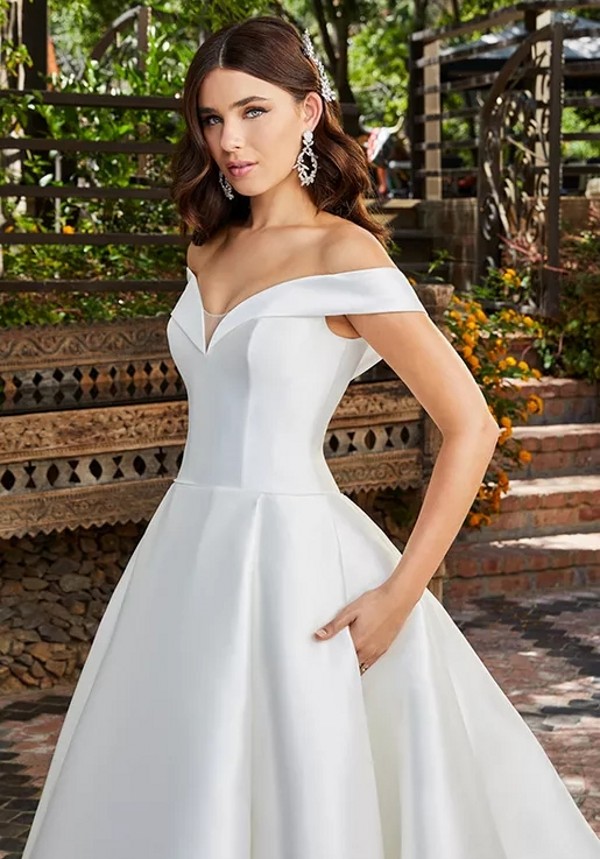 Abiti da sposa semplici in raso avorio a linea con tasca sexy con spalle scoperte Plus Size Abiti da sposa eleganti Boho Garden Sweep Train Ricevimento sposa Robes de Mariee CL3155