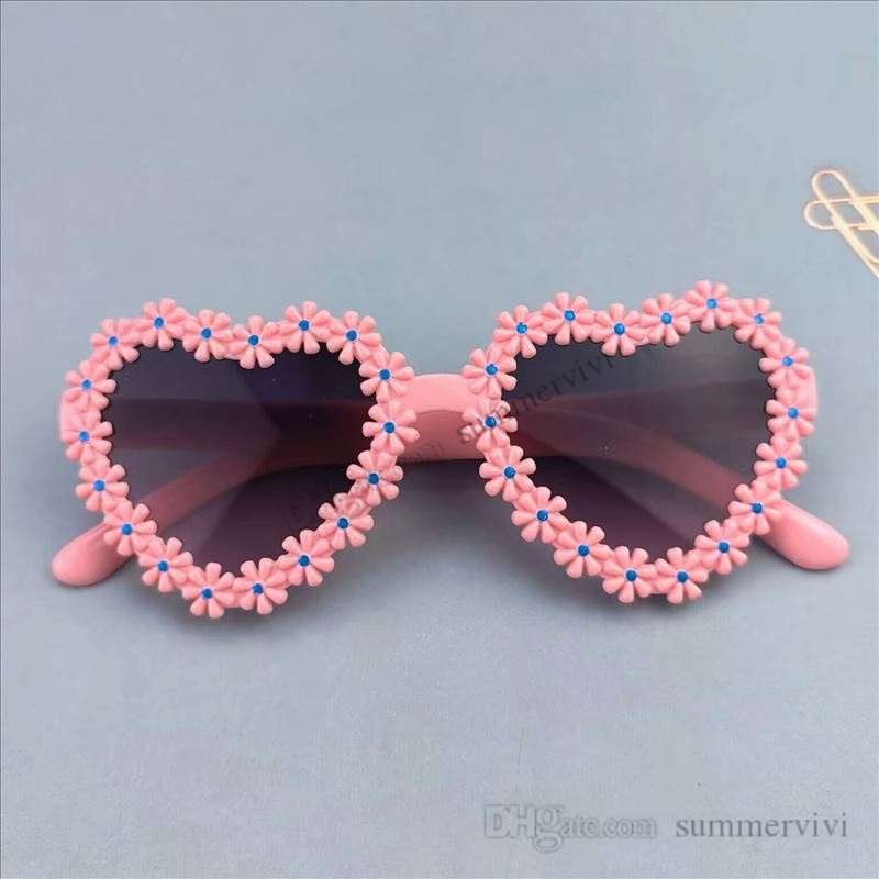 INS Girls flowers sunglasses kids love hearts frame Uv 400 beach eyewear kid's sunblock children princess adumbral S0372