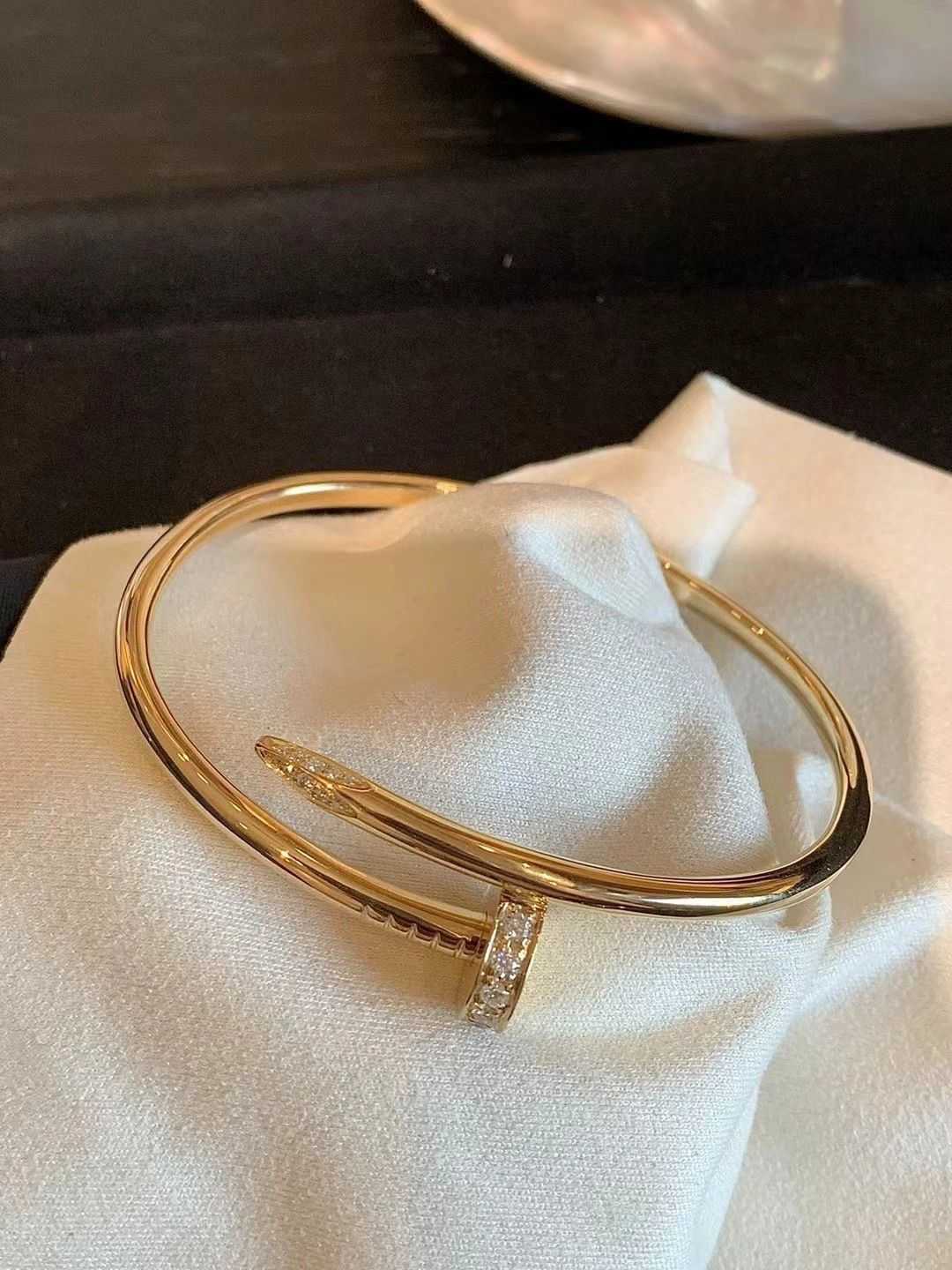 Negozio online di braccialetti Carter di lusso Bracciale in oro 18k con unghie rosa testa bianca e coda con diamante completo la fidanzata con scatola originale PYJ