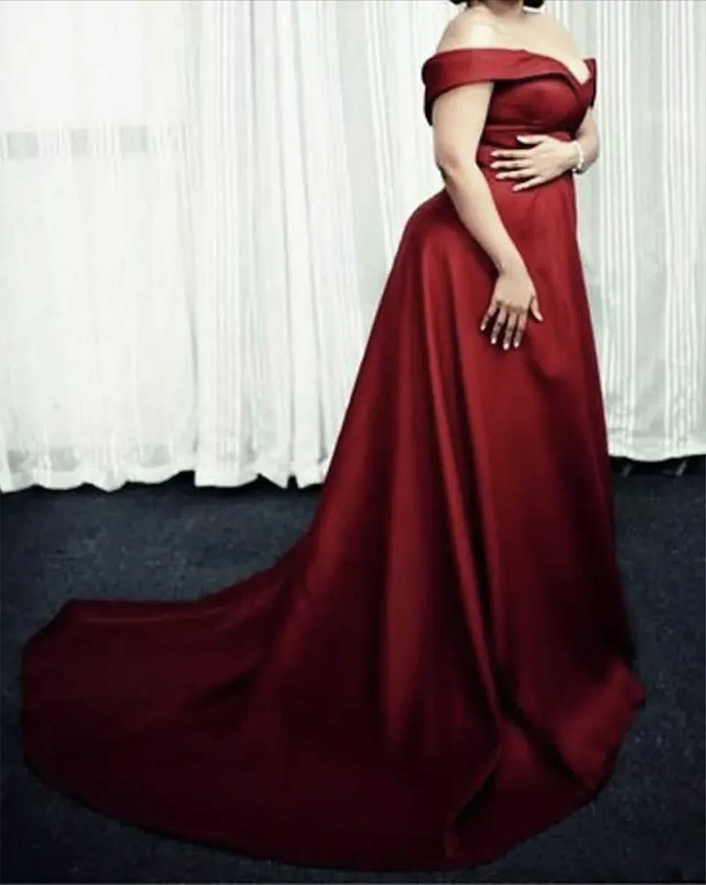 Robes de soirée de grande taille rouge foncé 2024 sur l'épaule fendue sur le côté longues robes de bal simples sur mesure robes de soirée enceintes