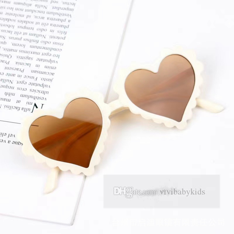 Ins Kids Love Heart Sunglasses Girls Candy Color Frame Polarized Sunglass Goggles Children UV 400保護ビーチグラスZ6517