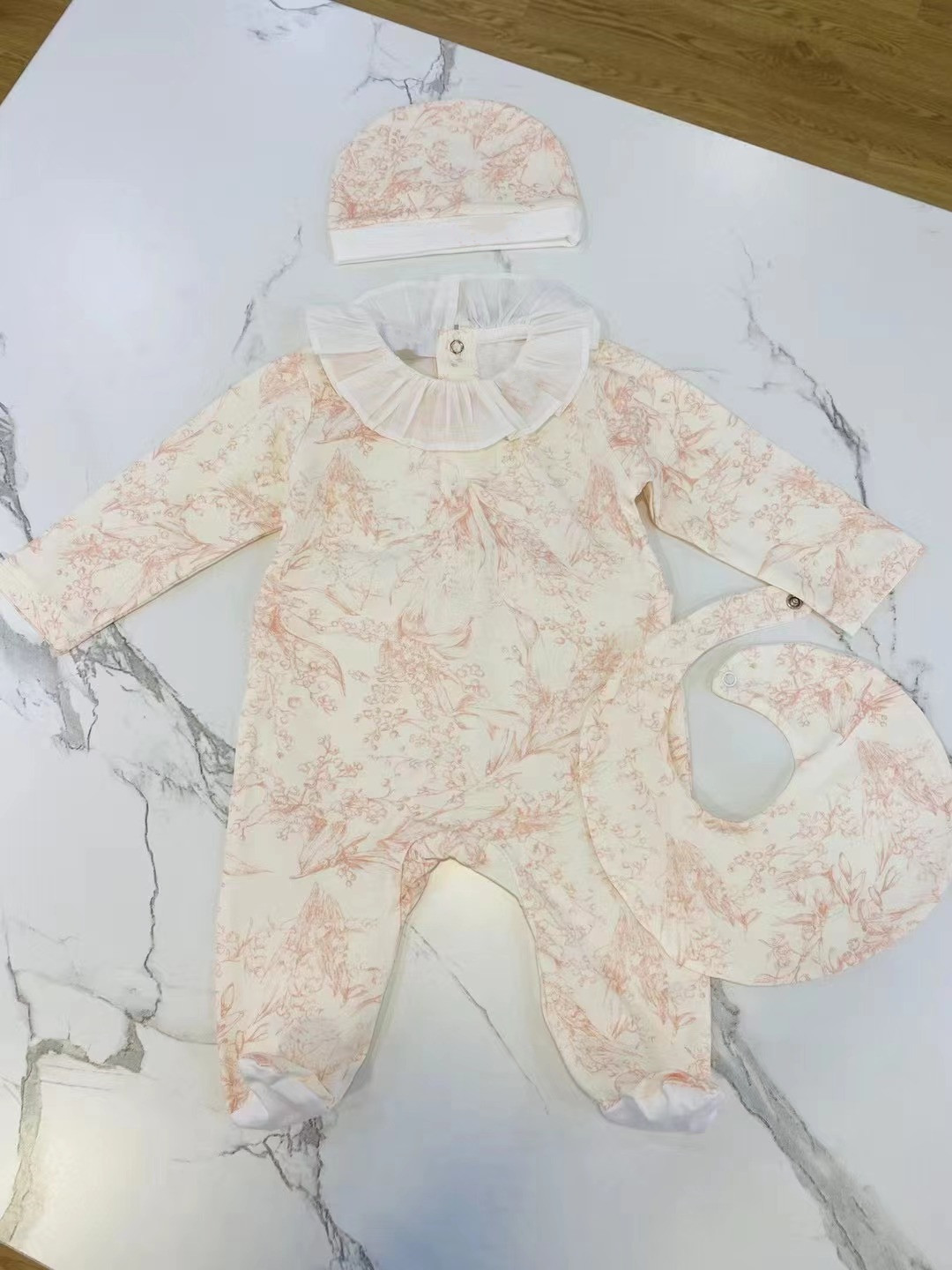 Nouveau bébé vêtements body pour nouveau-né infantile combinaison lettre imprimer barboteuse bébé barboteuse + bavoirs + chapeau + sacs de couchage + couverture