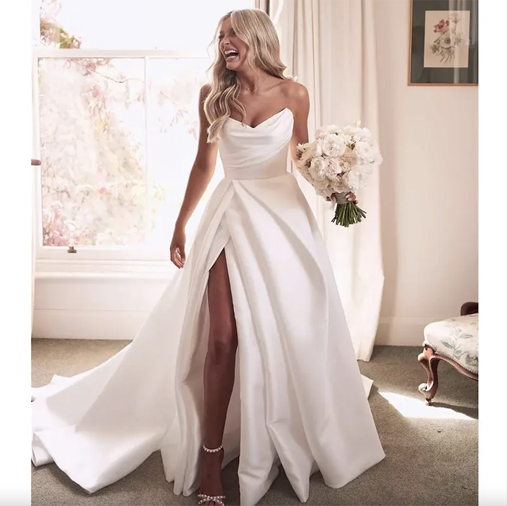 Country Style 2023 SIDA SLIT EN LINE BRIDALKÄNKER AXTRAPLESS NECK PLUS STORLEK SWEW TRAIN SATIN VESTIDO DE NOVIA bröllopsklänningar