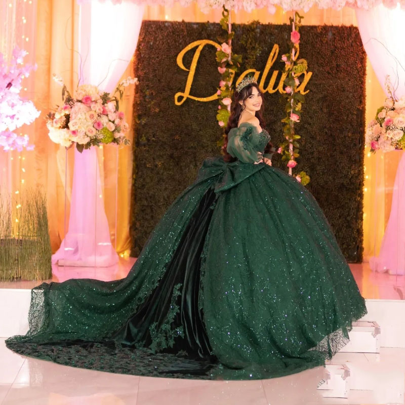 Emerald Green Off Shoulder Ball Gown Quinceanera Dresses 2024 Sweet 16 Princess Appliqued Lace Beads Party Gowns Vestido de 15 Anos