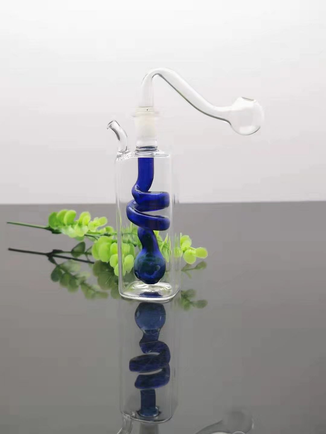 Produzione di tubi di vetro Narghilè bong soffiati a mano Nuovo narghilè in vetro a spirale a tubo quadrato mini