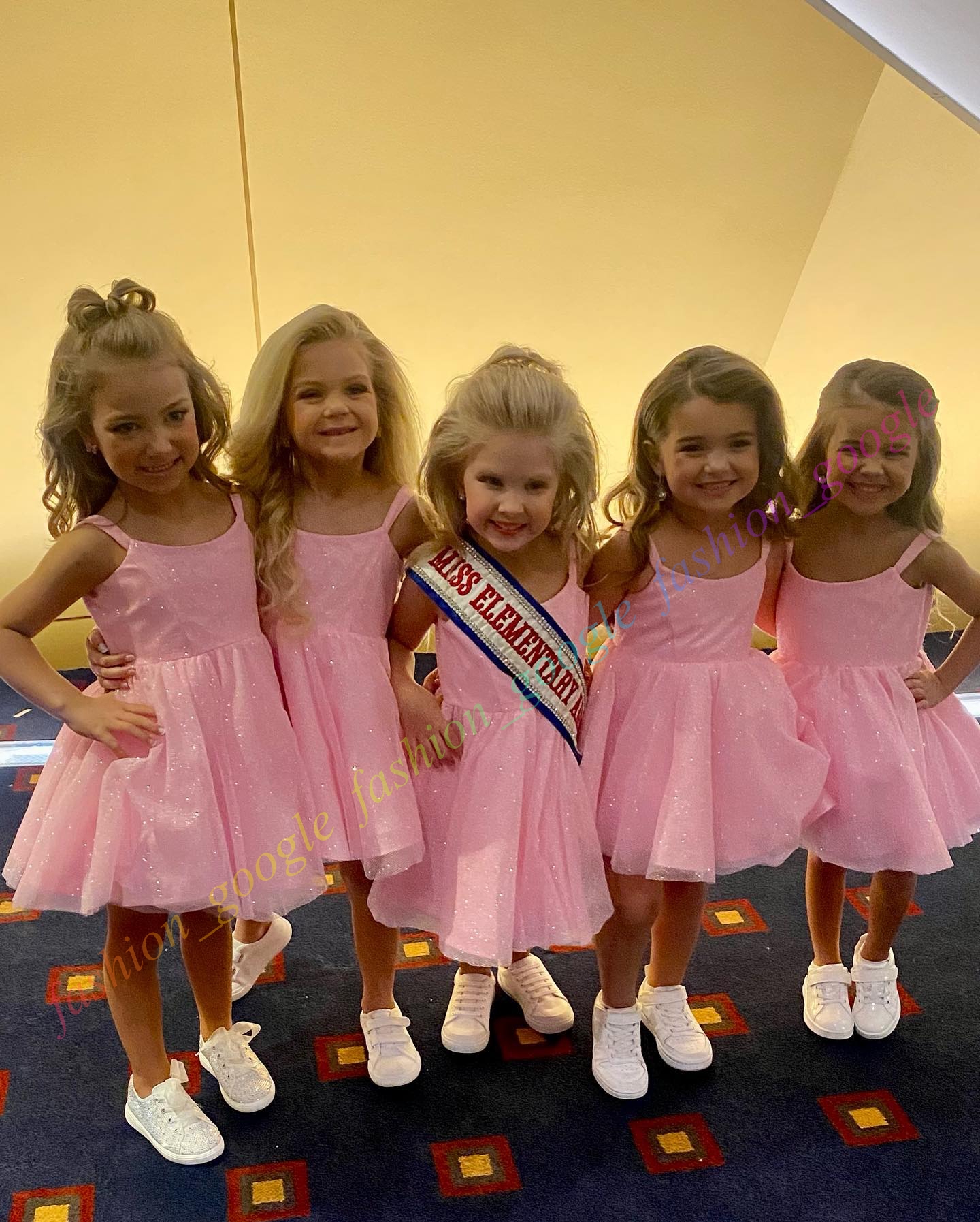 Детское праздничное платье 2024 года, розовое блестящее тюлевое короткое коктейльное платье для девочек с цветочным узором для малышей, маленькая мисс для подростков, интервью, веселая мода, подиум, индивидуальный заказ